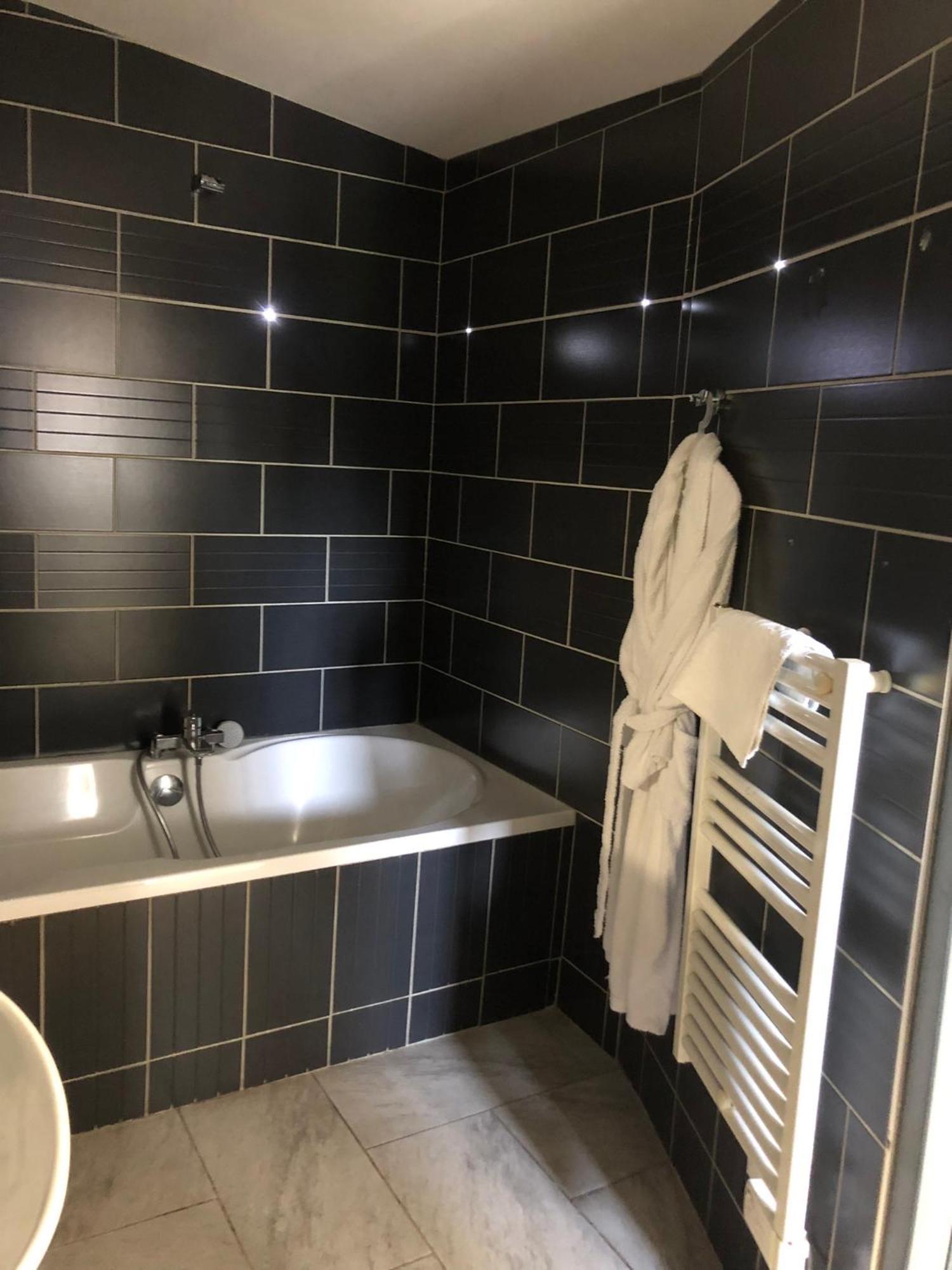 Residence Cosyade Equipee D'Un Parking Prive Gratuit Bourbourg Buitenkant foto